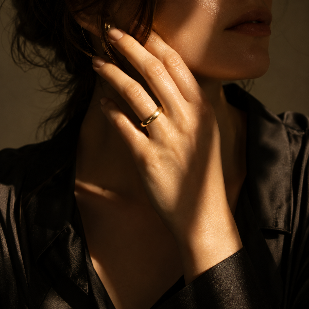 The Continuum Ring ⬩ Bold