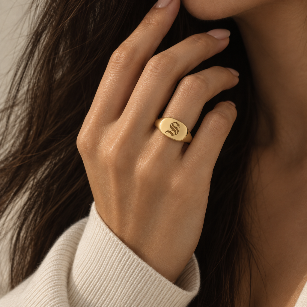 Cartouche Signet Ring ⬩ Olde English