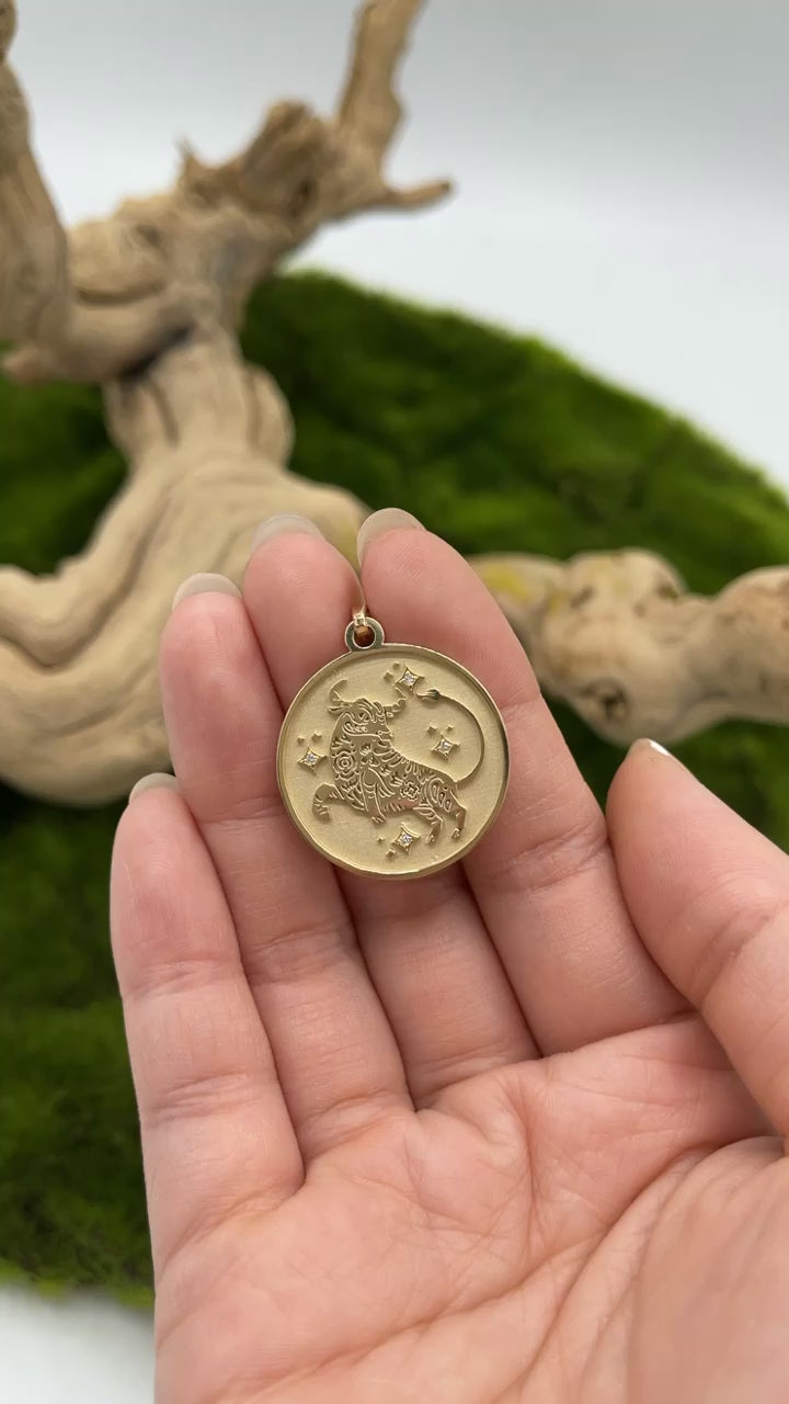 Ox (牛) Lunar Zodiac Medallion