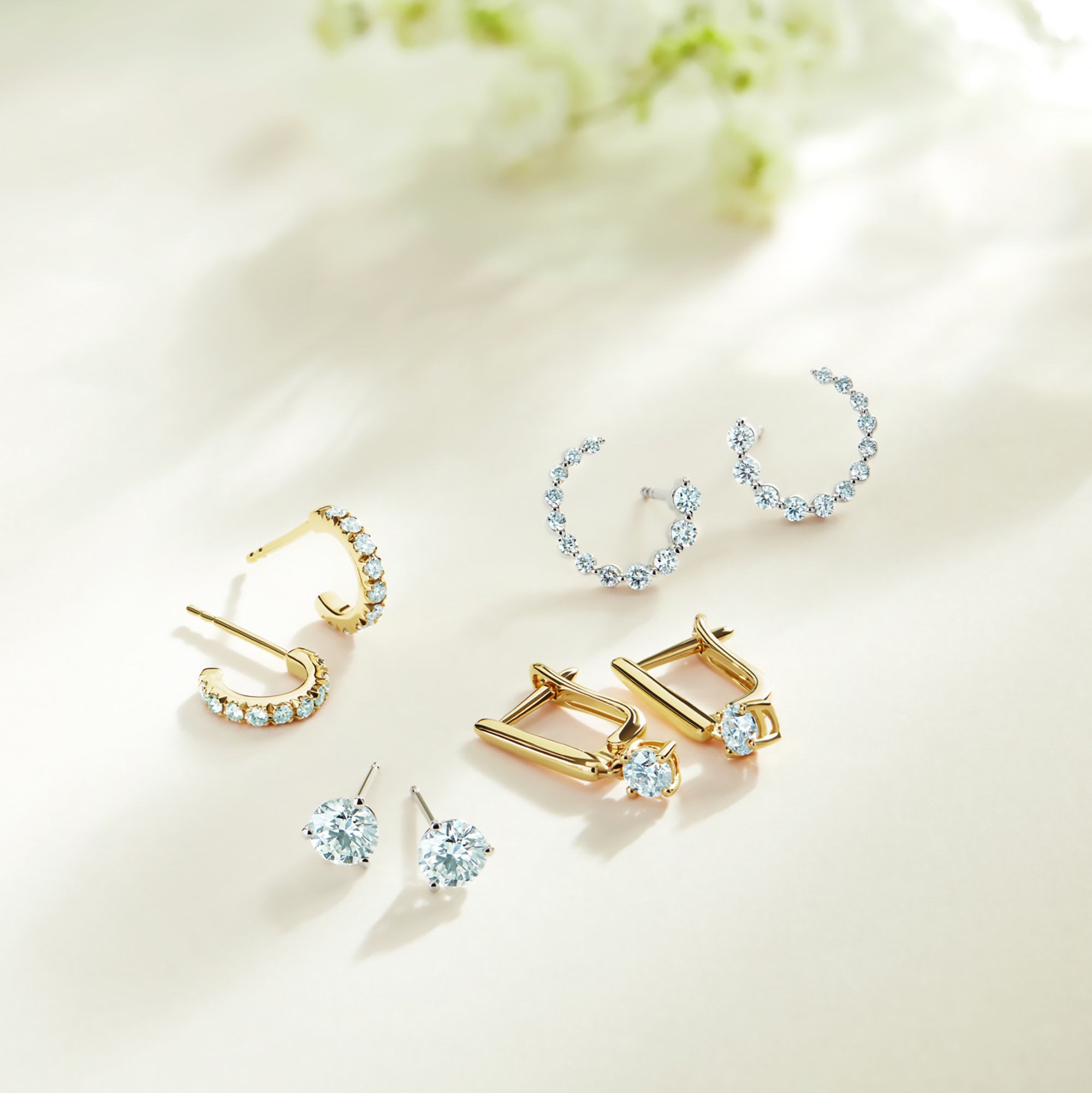 Open Circle Graduated Diamond Earrings (pair)